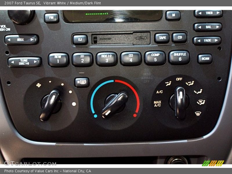 Controls of 2007 Taurus SE