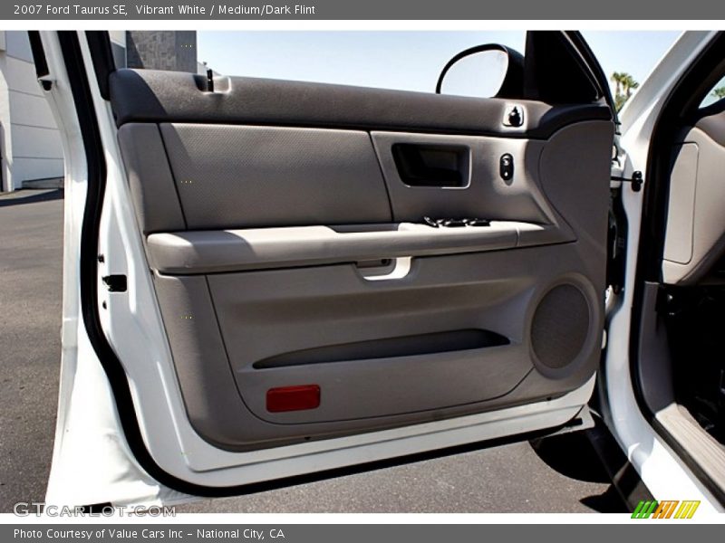 Vibrant White / Medium/Dark Flint 2007 Ford Taurus SE