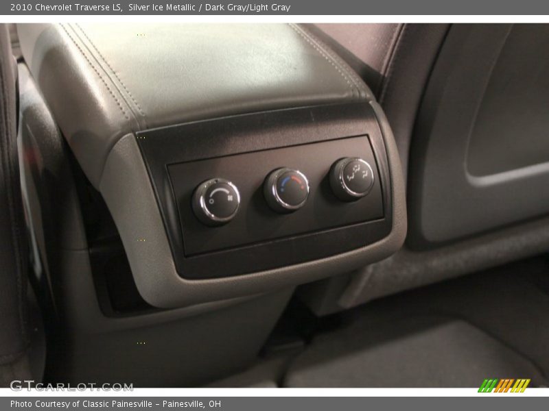 Silver Ice Metallic / Dark Gray/Light Gray 2010 Chevrolet Traverse LS