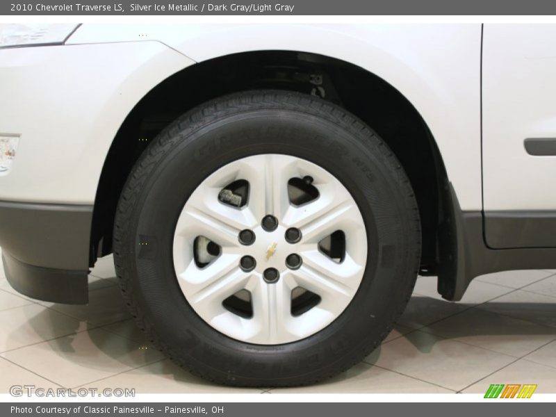 Silver Ice Metallic / Dark Gray/Light Gray 2010 Chevrolet Traverse LS