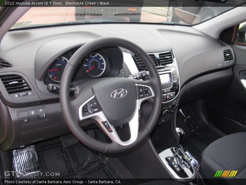 Electrolyte Green / Black 2012 Hyundai Accent SE 5 Door