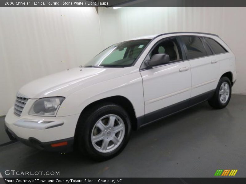Front 3/4 View of 2006 Pacifica Touring