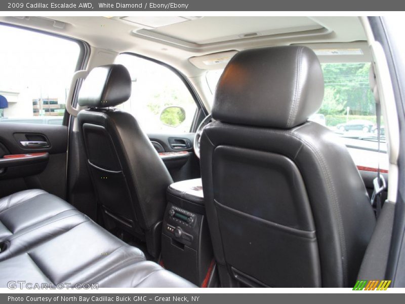 White Diamond / Ebony/Ebony 2009 Cadillac Escalade AWD