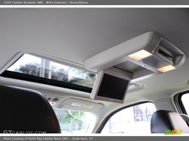White Diamond / Ebony/Ebony 2009 Cadillac Escalade AWD