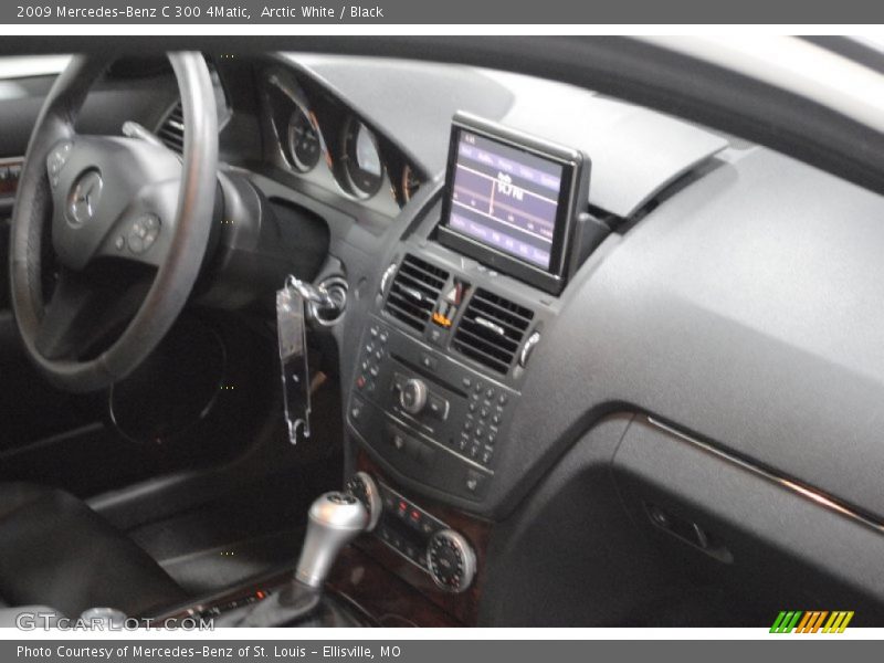Arctic White / Black 2009 Mercedes-Benz C 300 4Matic