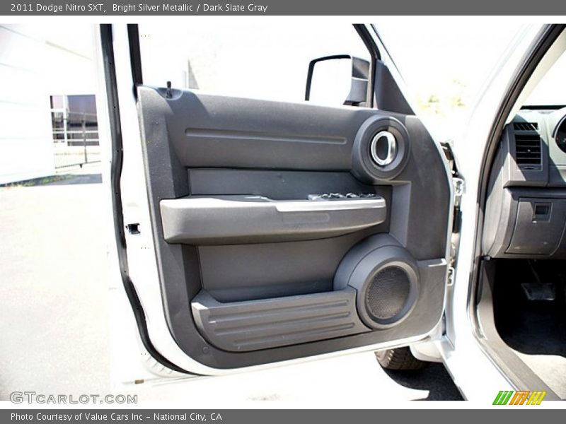 Door Panel of 2011 Nitro SXT