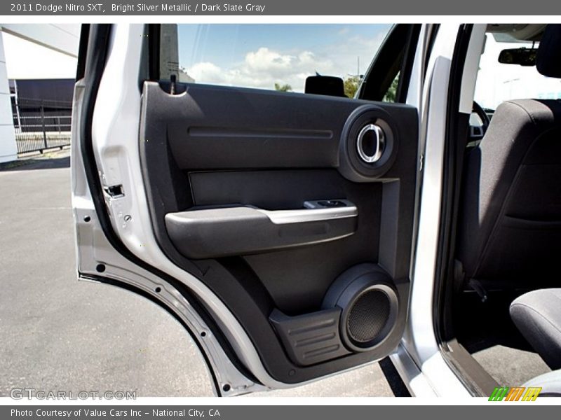 Door Panel of 2011 Nitro SXT