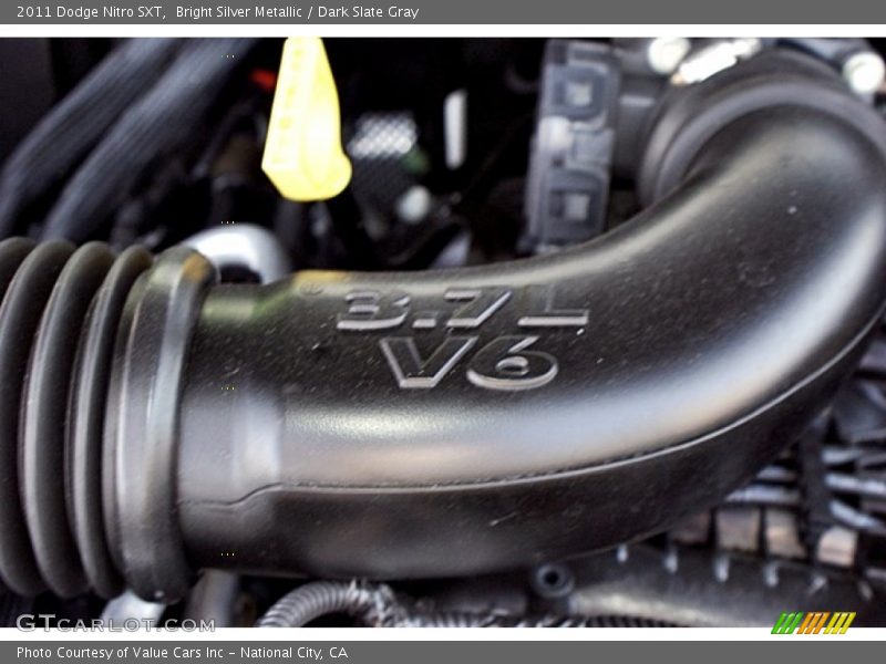 Bright Silver Metallic / Dark Slate Gray 2011 Dodge Nitro SXT