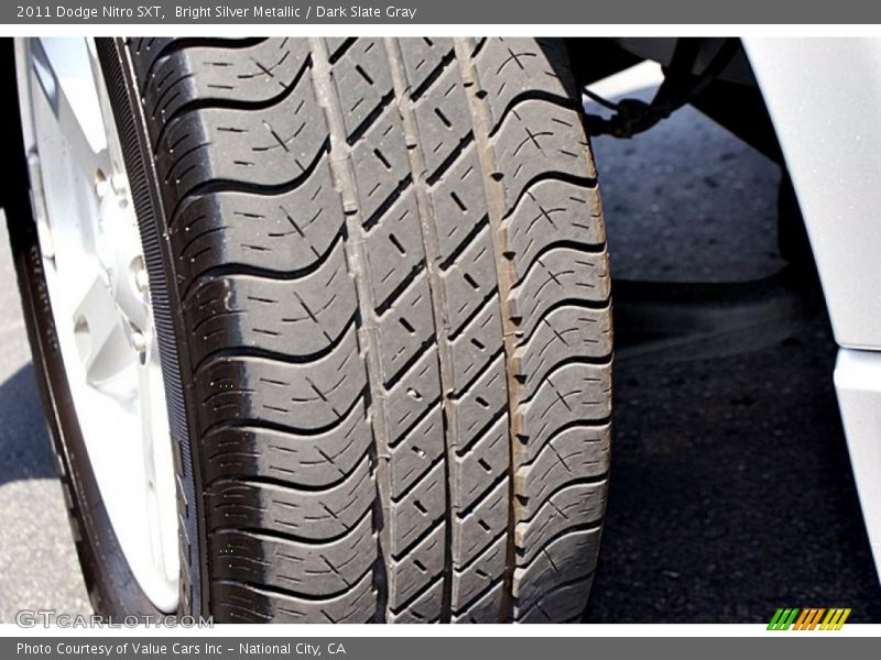 Bright Silver Metallic / Dark Slate Gray 2011 Dodge Nitro SXT