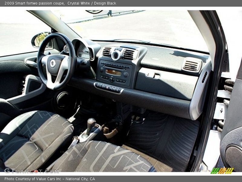 Crystal White / Design Black 2009 Smart fortwo passion coupe