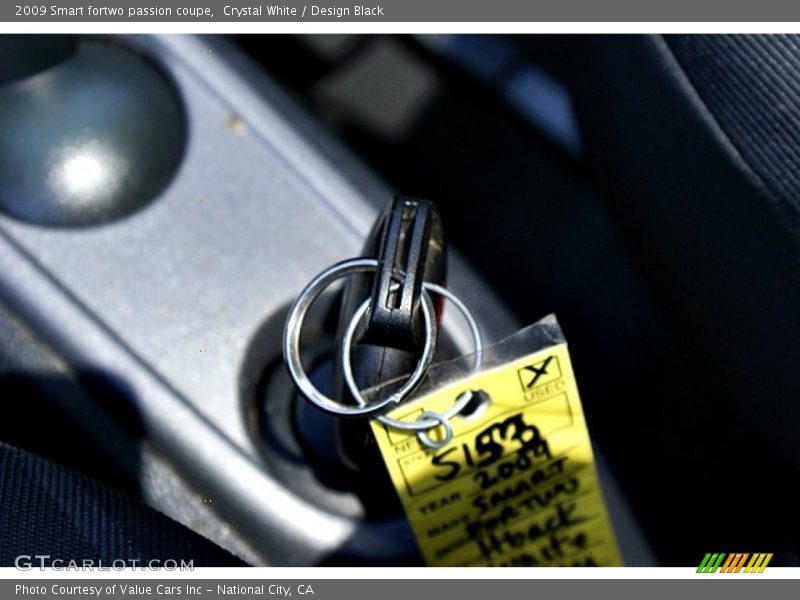 Crystal White / Design Black 2009 Smart fortwo passion coupe