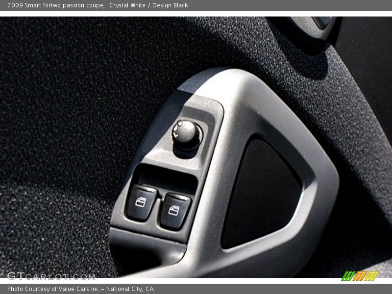 Crystal White / Design Black 2009 Smart fortwo passion coupe
