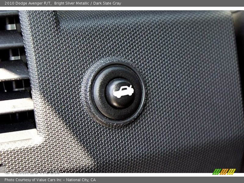 Bright Silver Metallic / Dark Slate Gray 2010 Dodge Avenger R/T