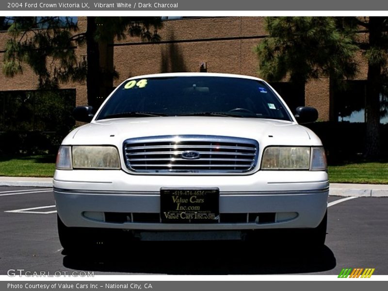 Vibrant White / Dark Charcoal 2004 Ford Crown Victoria LX