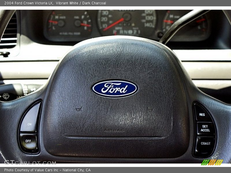 Vibrant White / Dark Charcoal 2004 Ford Crown Victoria LX
