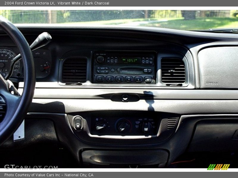Vibrant White / Dark Charcoal 2004 Ford Crown Victoria LX