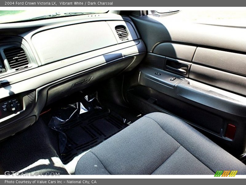 Vibrant White / Dark Charcoal 2004 Ford Crown Victoria LX