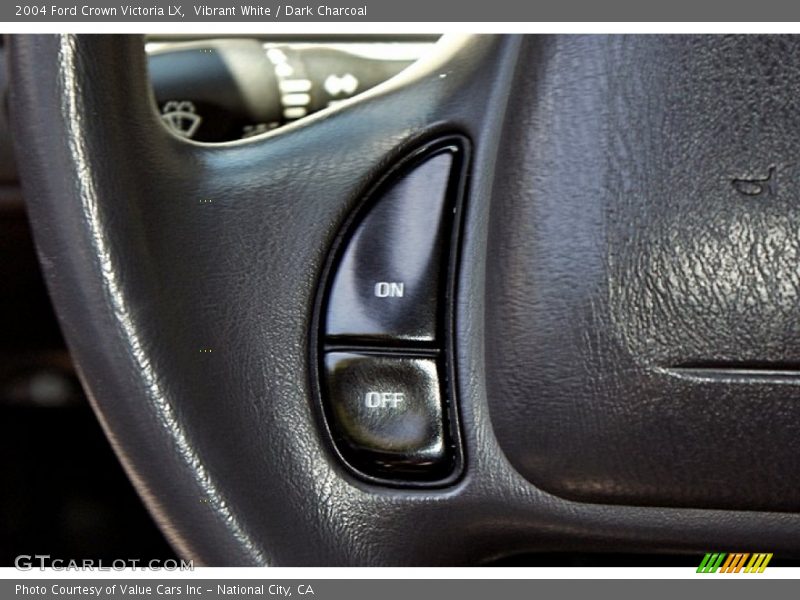 Vibrant White / Dark Charcoal 2004 Ford Crown Victoria LX