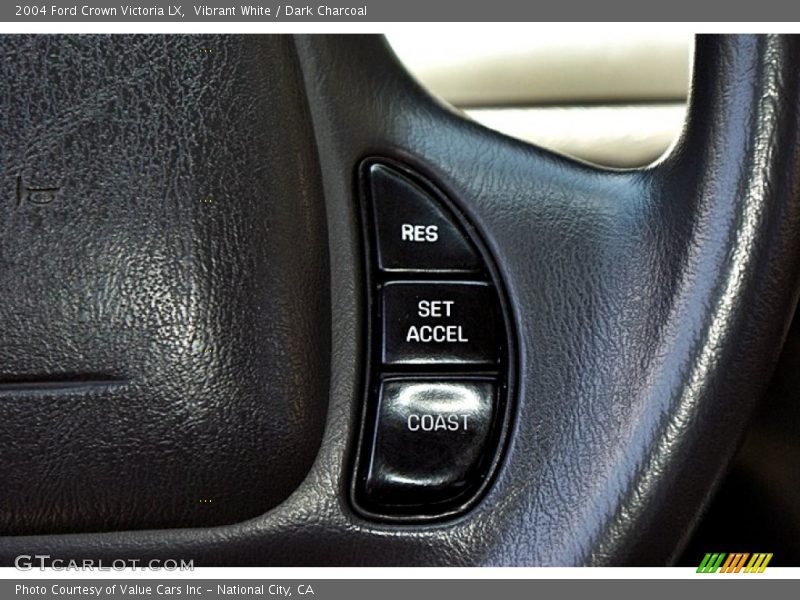 Vibrant White / Dark Charcoal 2004 Ford Crown Victoria LX