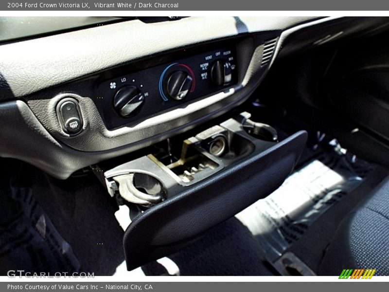 Vibrant White / Dark Charcoal 2004 Ford Crown Victoria LX