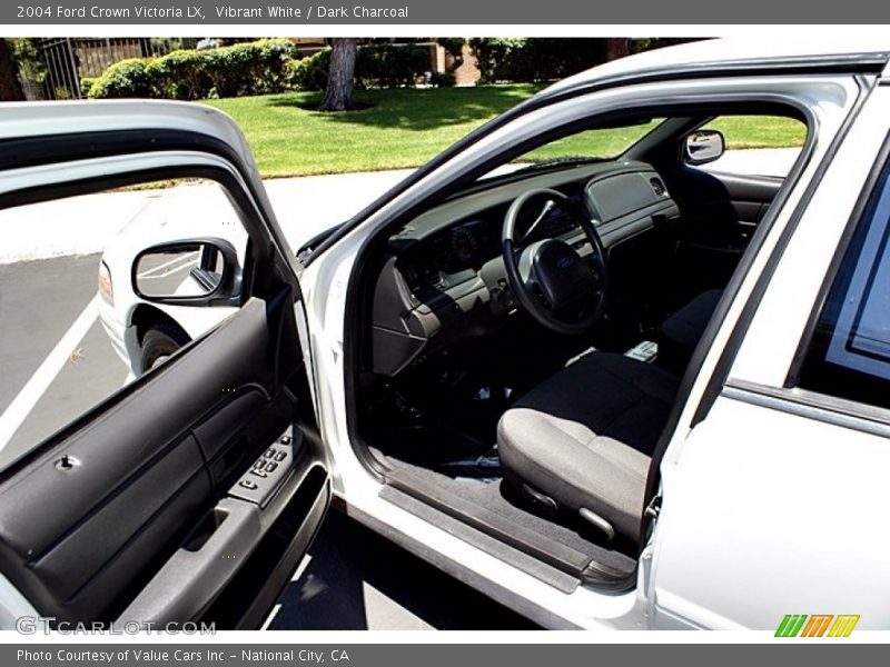 Vibrant White / Dark Charcoal 2004 Ford Crown Victoria LX
