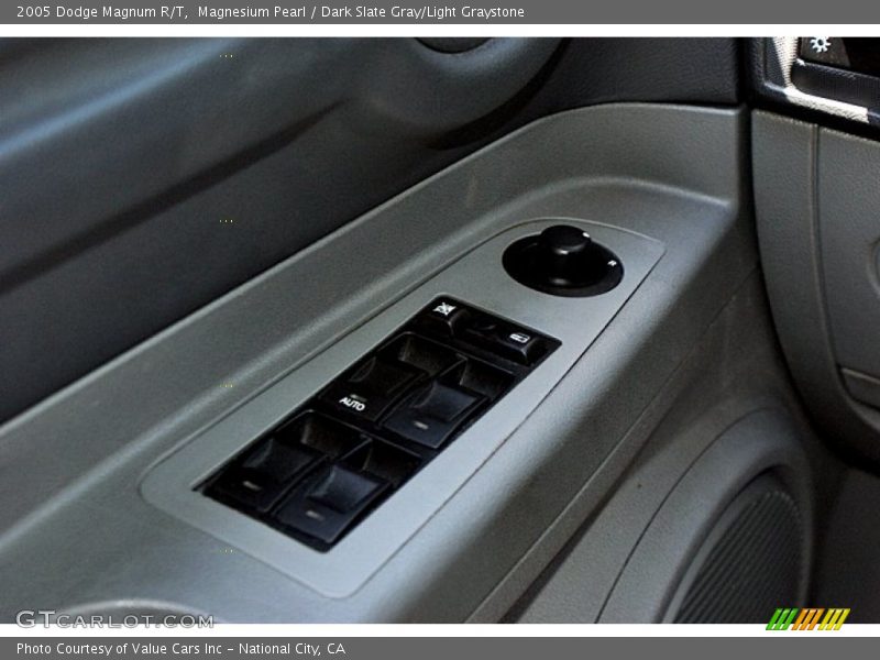 Magnesium Pearl / Dark Slate Gray/Light Graystone 2005 Dodge Magnum R/T