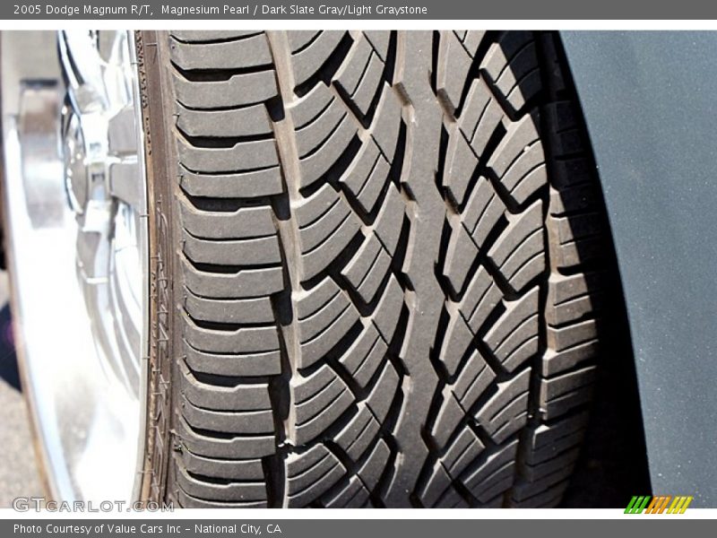 Magnesium Pearl / Dark Slate Gray/Light Graystone 2005 Dodge Magnum R/T