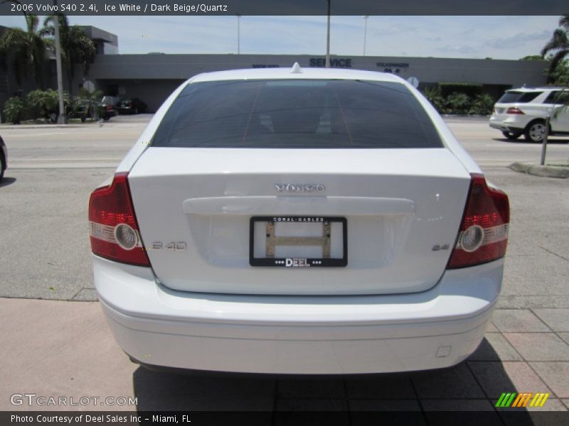 Ice White / Dark Beige/Quartz 2006 Volvo S40 2.4i