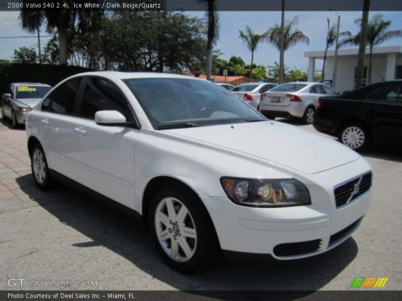 Ice White / Dark Beige/Quartz 2006 Volvo S40 2.4i