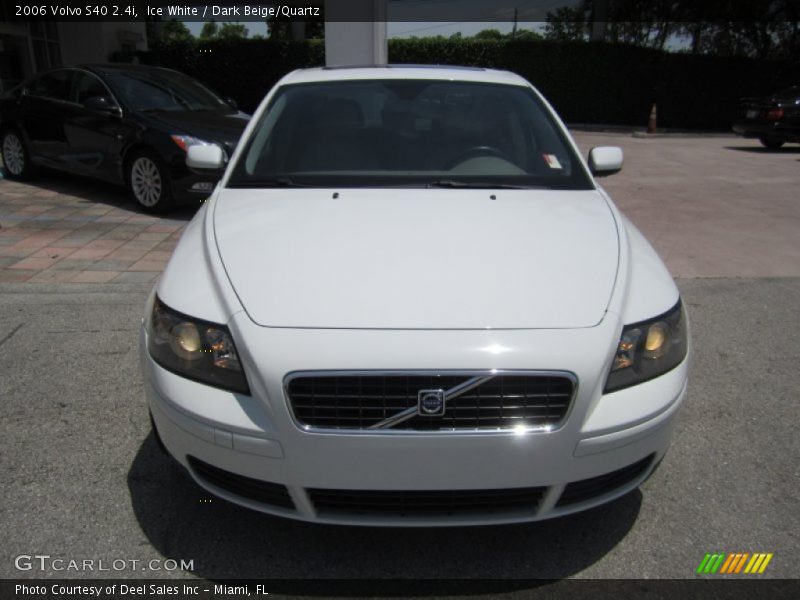 Ice White / Dark Beige/Quartz 2006 Volvo S40 2.4i
