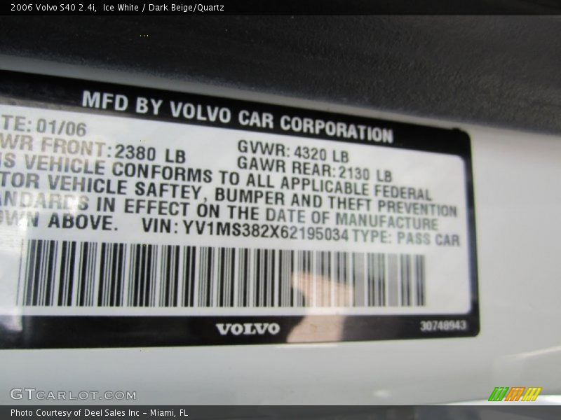 Ice White / Dark Beige/Quartz 2006 Volvo S40 2.4i