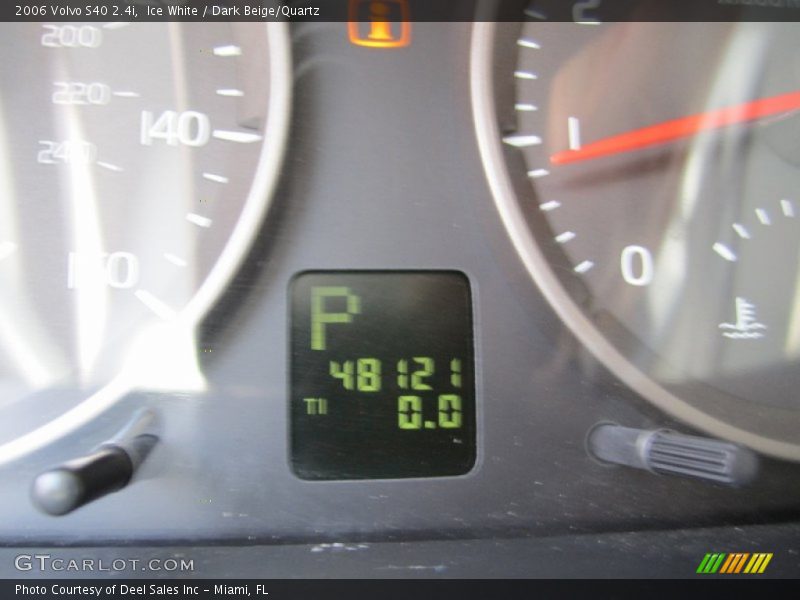 Ice White / Dark Beige/Quartz 2006 Volvo S40 2.4i