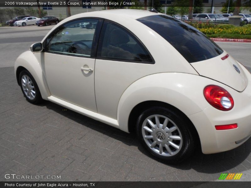 Harvest Moon Beige / Cream 2006 Volkswagen New Beetle 2.5 Coupe