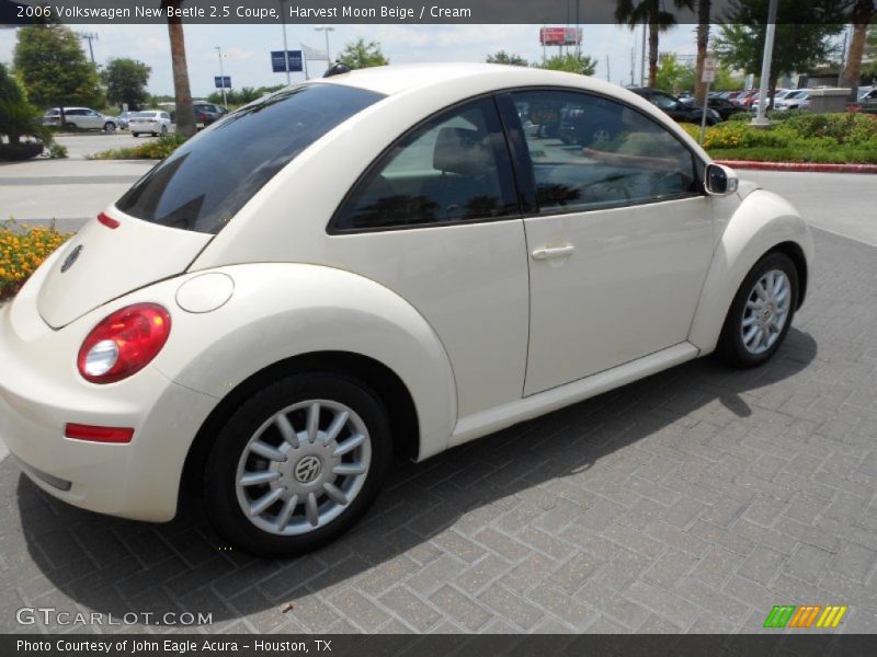 Harvest Moon Beige / Cream 2006 Volkswagen New Beetle 2.5 Coupe