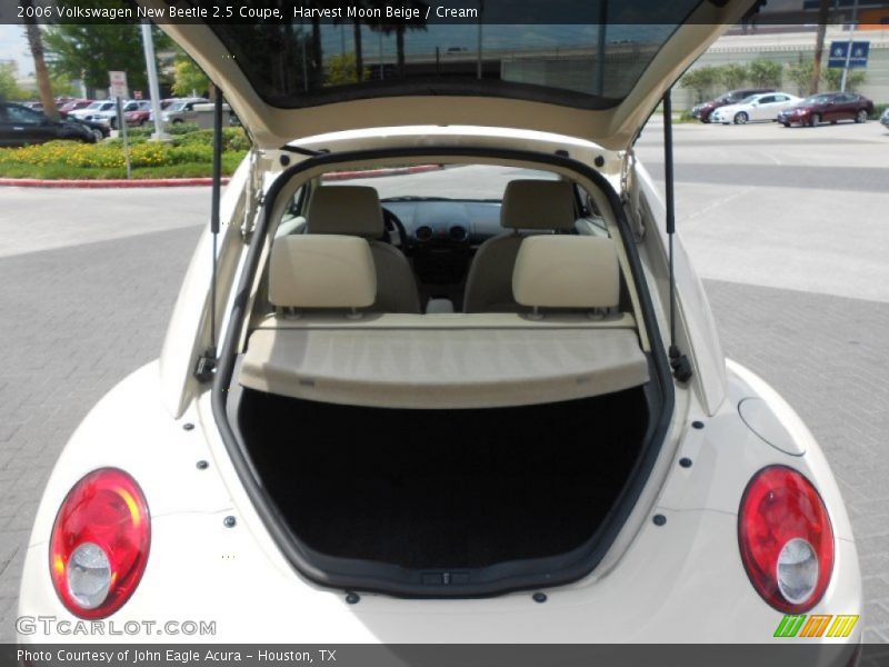 Harvest Moon Beige / Cream 2006 Volkswagen New Beetle 2.5 Coupe