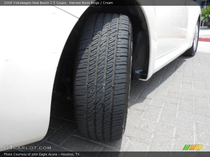 Harvest Moon Beige / Cream 2006 Volkswagen New Beetle 2.5 Coupe