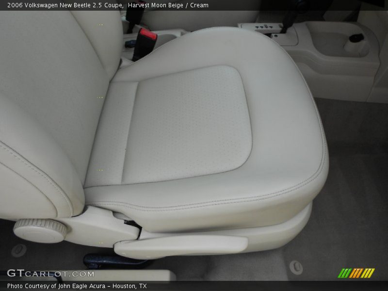 Harvest Moon Beige / Cream 2006 Volkswagen New Beetle 2.5 Coupe