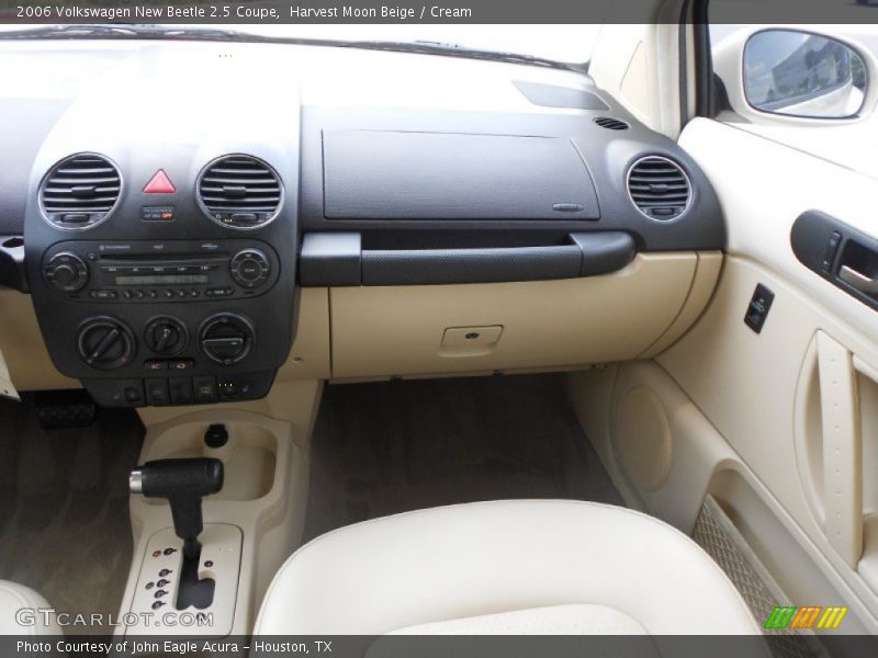 Harvest Moon Beige / Cream 2006 Volkswagen New Beetle 2.5 Coupe