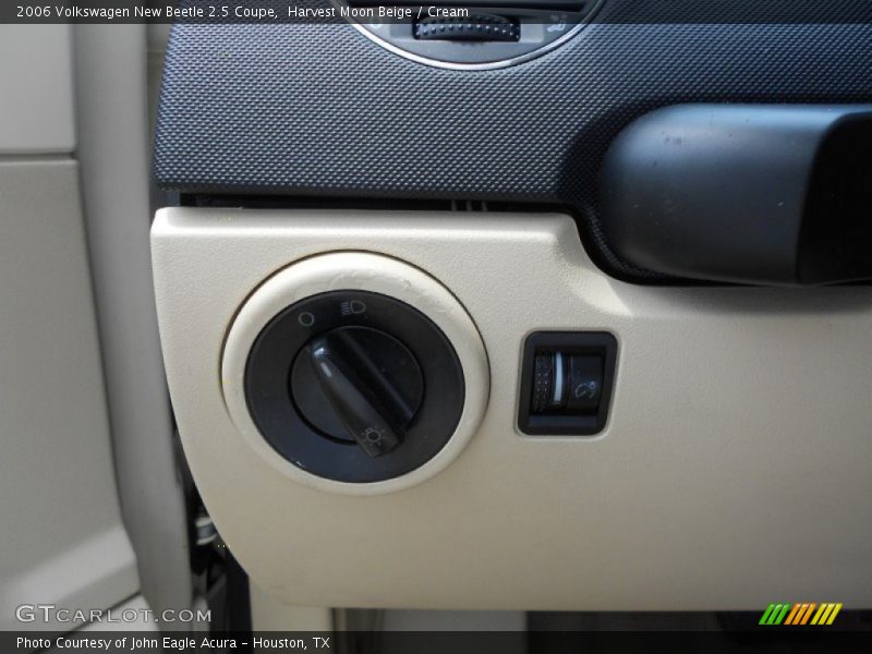 Harvest Moon Beige / Cream 2006 Volkswagen New Beetle 2.5 Coupe
