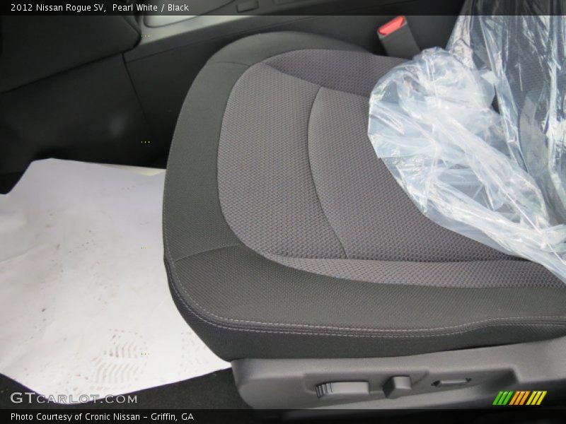 Pearl White / Black 2012 Nissan Rogue SV