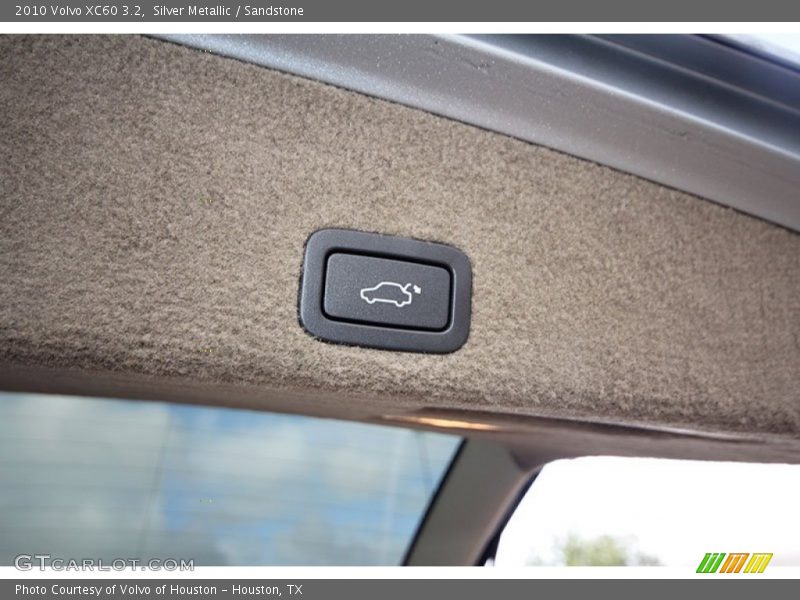 Silver Metallic / Sandstone 2010 Volvo XC60 3.2