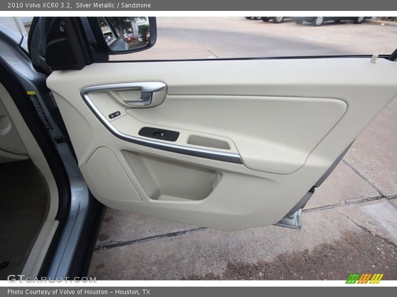 Silver Metallic / Sandstone 2010 Volvo XC60 3.2