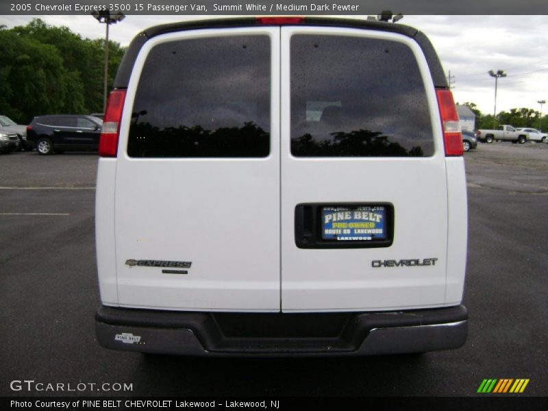 Summit White / Medium Dark Pewter 2005 Chevrolet Express 3500 15 Passenger Van