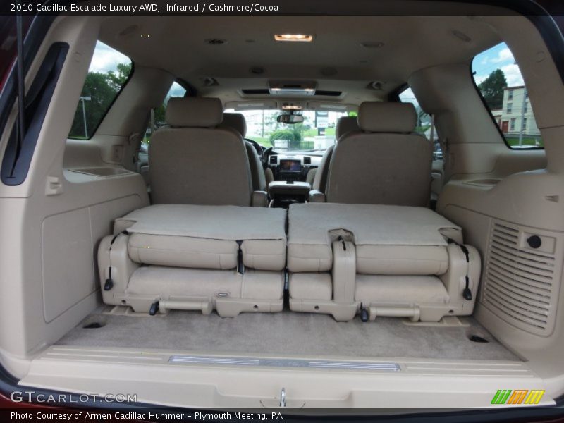  2010 Escalade Luxury AWD Trunk