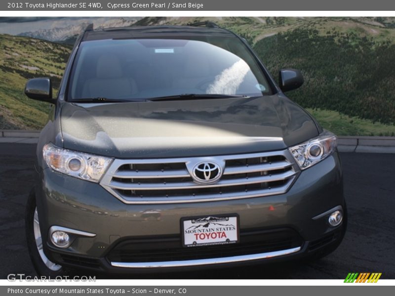Cypress Green Pearl / Sand Beige 2012 Toyota Highlander SE 4WD