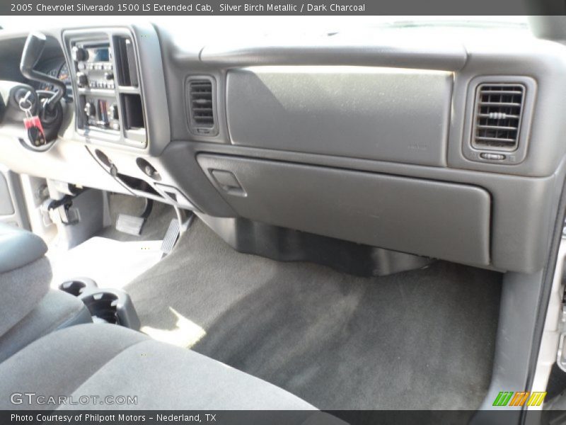 Silver Birch Metallic / Dark Charcoal 2005 Chevrolet Silverado 1500 LS Extended Cab