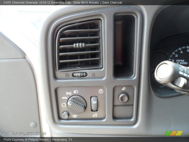 Controls of 2005 Silverado 1500 LS Extended Cab