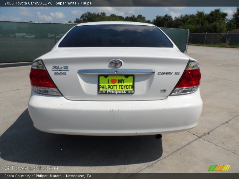 Super White / Taupe 2005 Toyota Camry XLE V6