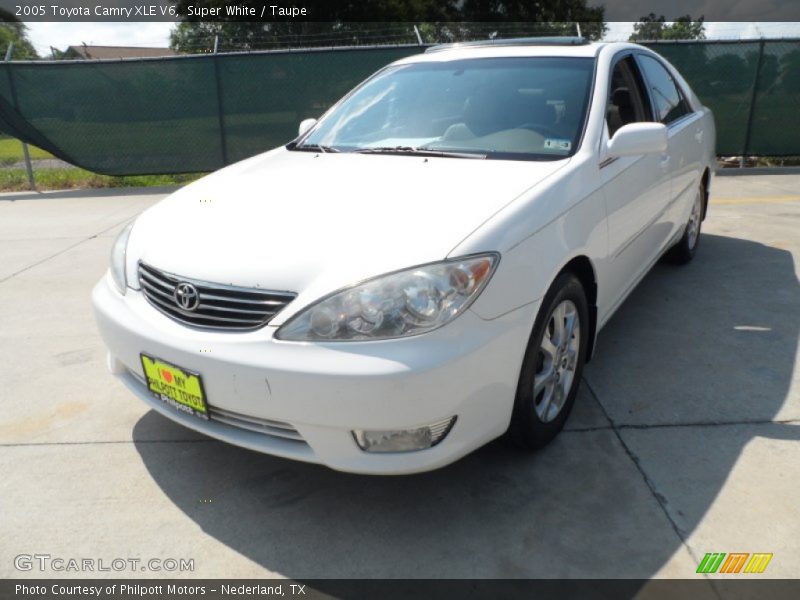 Super White / Taupe 2005 Toyota Camry XLE V6