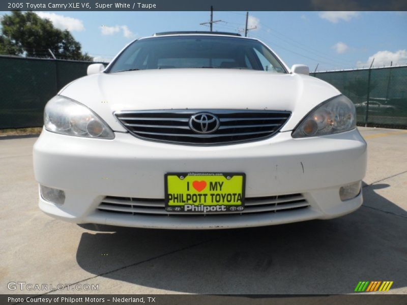 Super White / Taupe 2005 Toyota Camry XLE V6